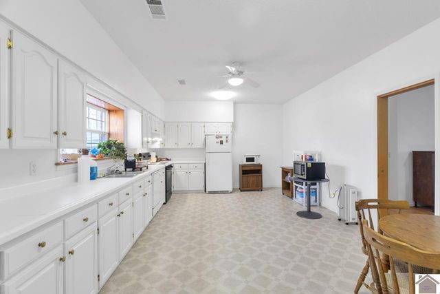 6303 Pottertown Road, Murray, KY 42071