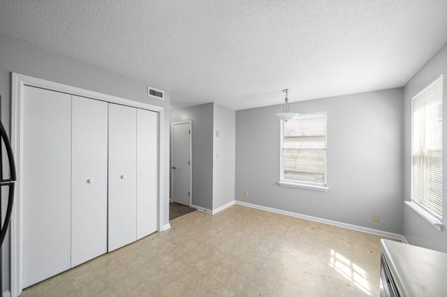 923 Kingsbury Dr Apt B, Clarksville, TN 37040