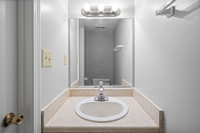 923 Kingsbury Dr Apt B, Clarksville, TN 37040