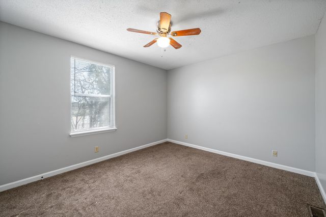 923 Kingsbury Dr Apt B, Clarksville, TN 37040