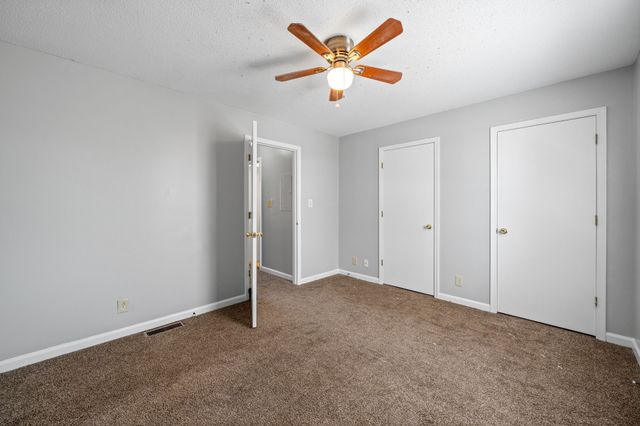 923 Kingsbury Dr Apt B, Clarksville, TN 37040