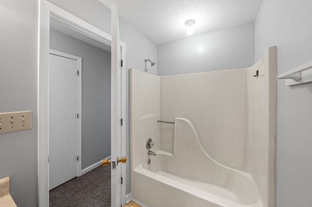 923 Kingsbury Dr Apt B, Clarksville, TN 37040