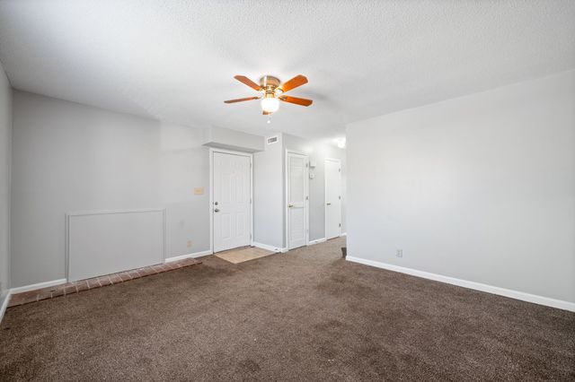 923 Kingsbury Dr Apt B, Clarksville, TN 37040