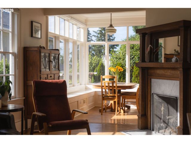 2127 Sw ELM St, Portland, OR 97201