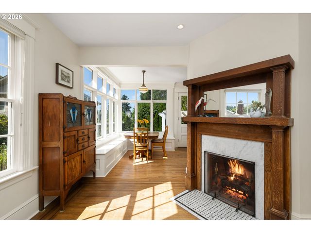 2127 Sw ELM St, Portland, OR 97201