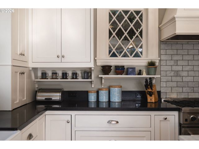2127 Sw ELM St, Portland, OR 97201