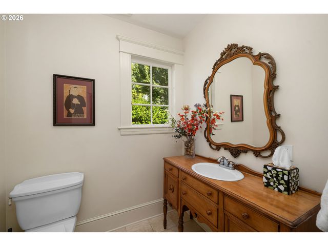 2127 Sw ELM St, Portland, OR 97201