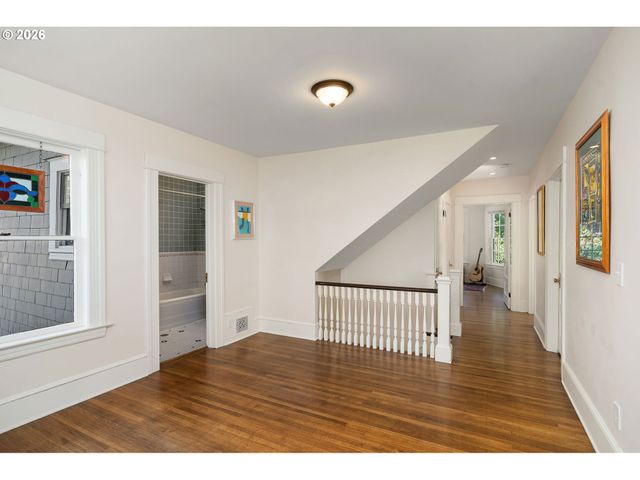 2127 Sw ELM St, Portland, OR 97201