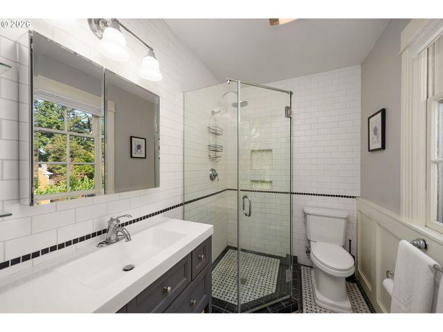 2127 Sw ELM St, Portland, OR 97201