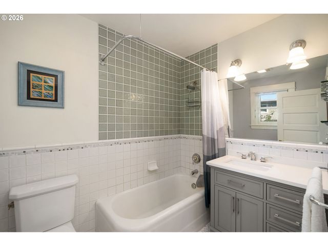 2127 Sw ELM St, Portland, OR 97201