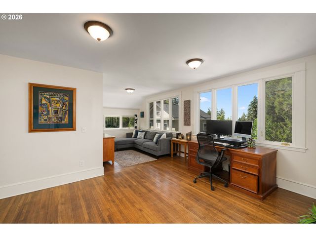 2127 Sw ELM St, Portland, OR 97201