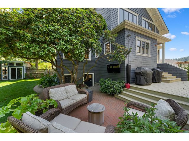 2127 Sw ELM St, Portland, OR 97201