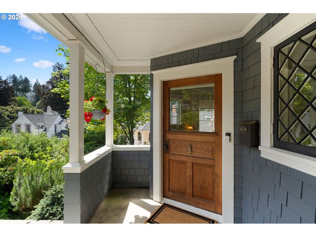2127 Sw ELM St, Portland, OR 97201