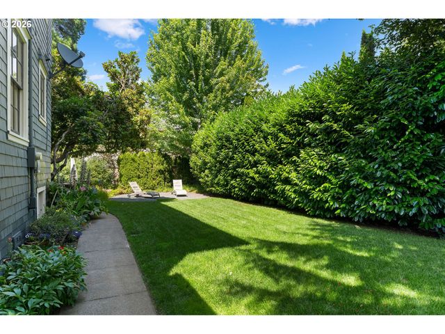 2127 Sw ELM St, Portland, OR 97201