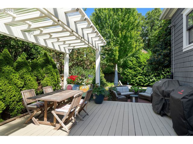 2127 Sw ELM St, Portland, OR 97201