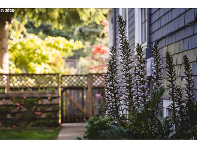 2127 Sw ELM St, Portland, OR 97201