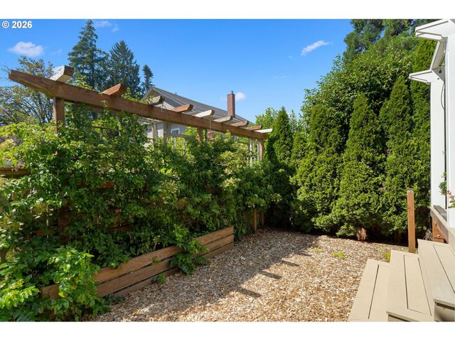 2127 Sw ELM St, Portland, OR 97201