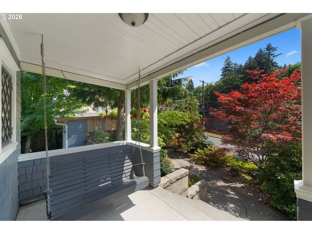 2127 Sw ELM St, Portland, OR 97201