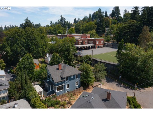 2127 Sw ELM St, Portland, OR 97201