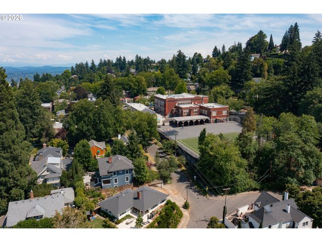 2127 Sw ELM St, Portland, OR 97201