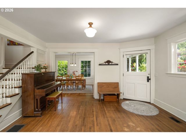 2127 Sw ELM St, Portland, OR 97201