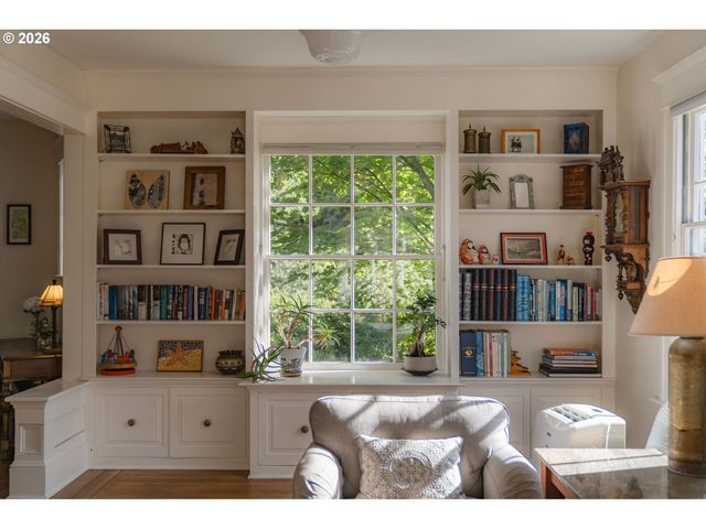 2127 Sw ELM St, Portland, OR 97201