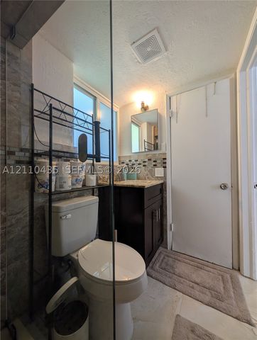 3221 NE 7th St 2, Pompano Beach, FL 33062
