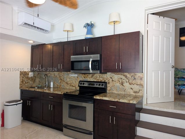 3221 NE 7th St 2, Pompano Beach, FL 33062