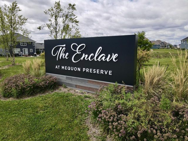 7894 W Preserve PARKWAY, Mequon, WI 53097