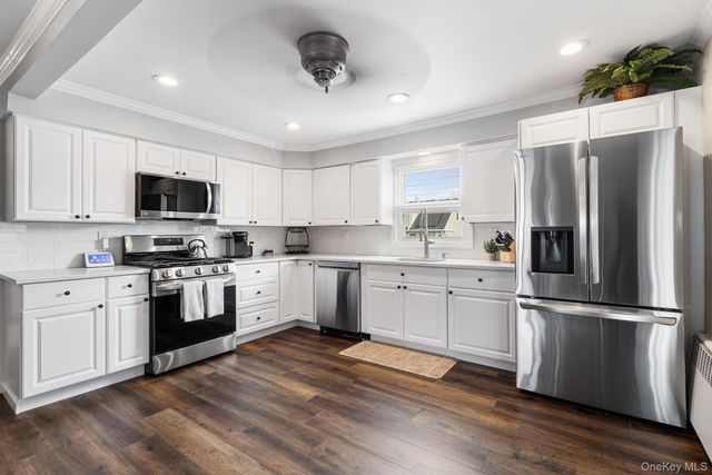 2309 Mattituck Avenue, Seaford, NY 11783