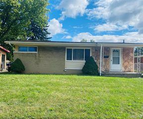 422 Kuhn Street, Pontiac, MI 48342