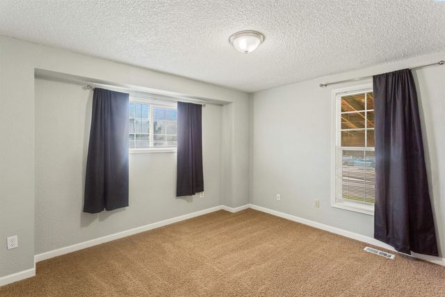 1621 S Fruitland St., Kennewick, WA 99337
