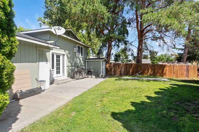 1621 S Fruitland St., Kennewick, WA 99337