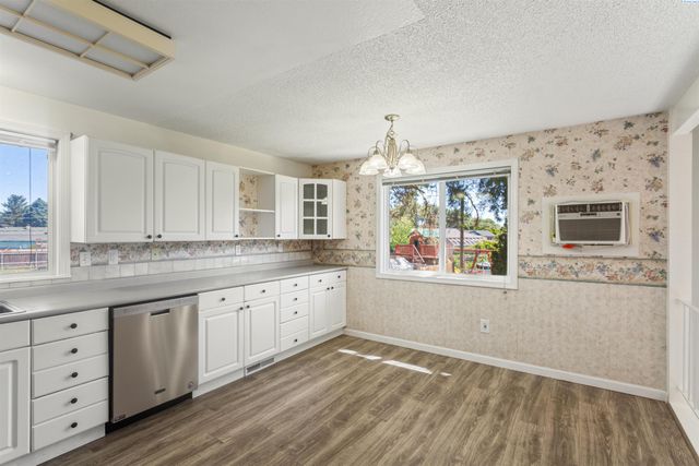 1621 S Fruitland St., Kennewick, WA 99337