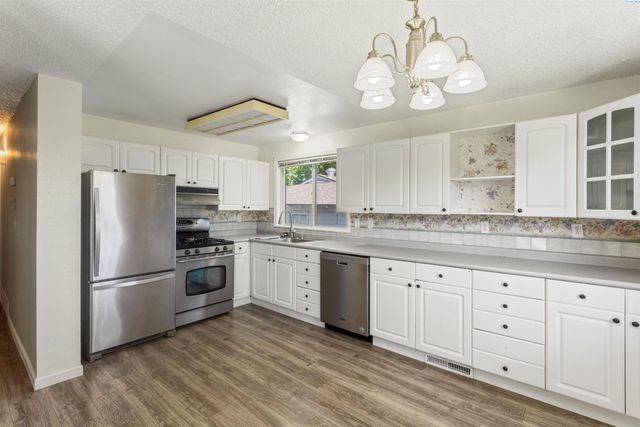 1621 S Fruitland St., Kennewick, WA 99337