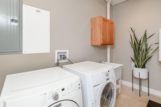 2 E CLARKSON RD B, Columbia, MO 65203