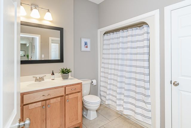 2 E CLARKSON RD B, Columbia, MO 65203