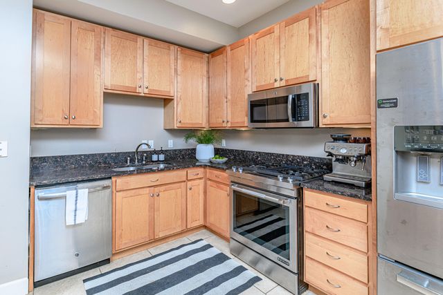 2 E CLARKSON RD B, Columbia, MO 65203