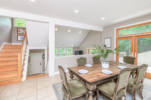 2 E CLARKSON RD B, Columbia, MO 65203