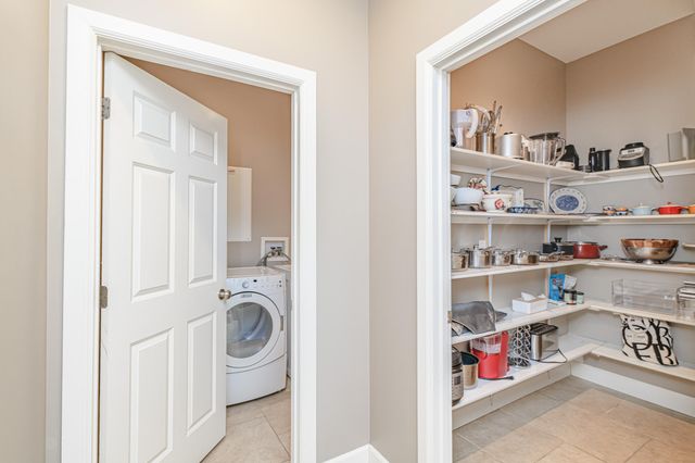 2 E CLARKSON RD B, Columbia, MO 65203