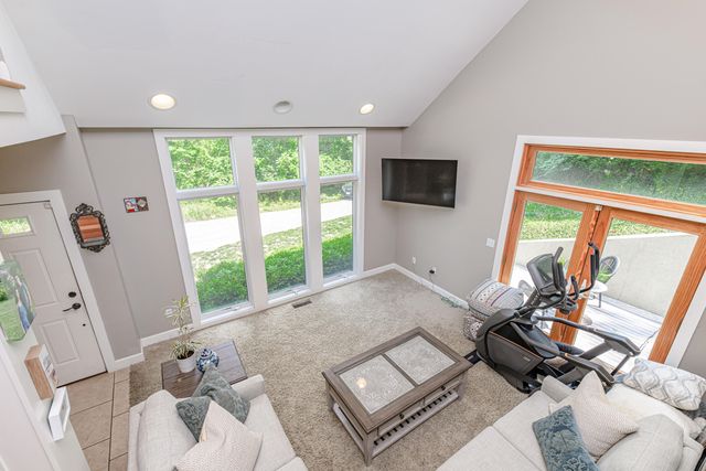 2 E CLARKSON RD B, Columbia, MO 65203