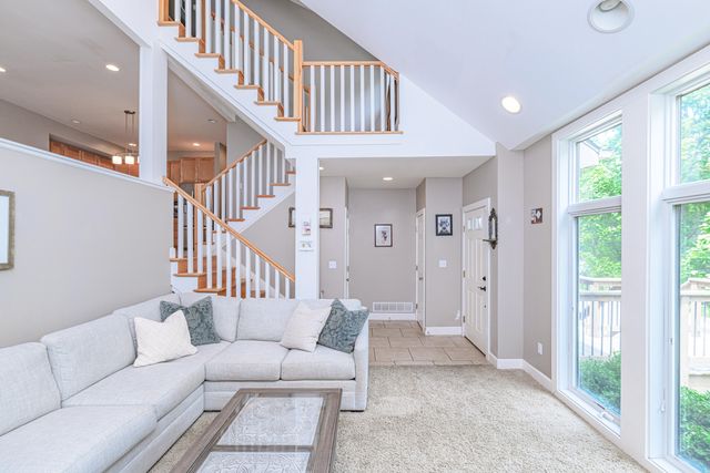 2 E CLARKSON RD B, Columbia, MO 65203