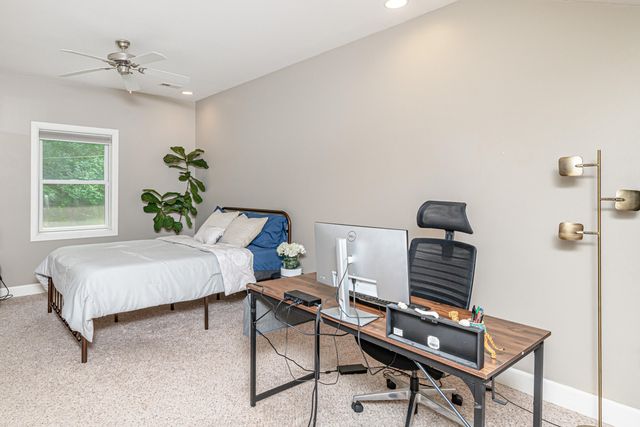 2 E CLARKSON RD B, Columbia, MO 65203