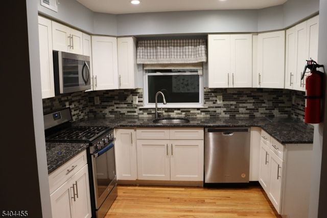 323 Bond St, Elizabeth City, NJ 07206