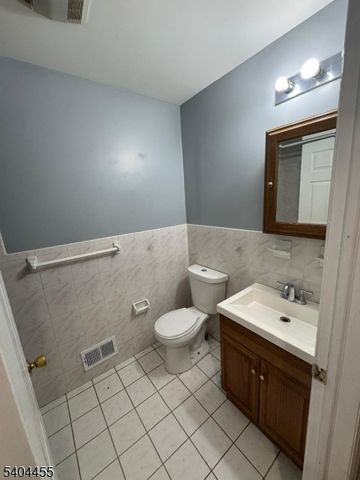 323 Bond St, Elizabeth City, NJ 07206