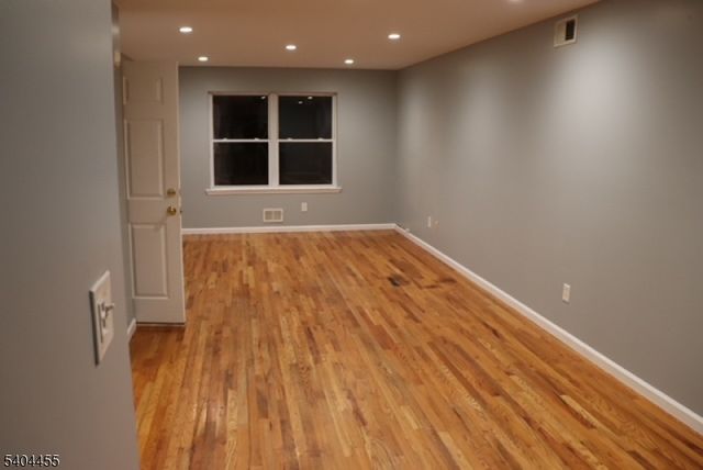 323 Bond St, Elizabeth City, NJ 07206