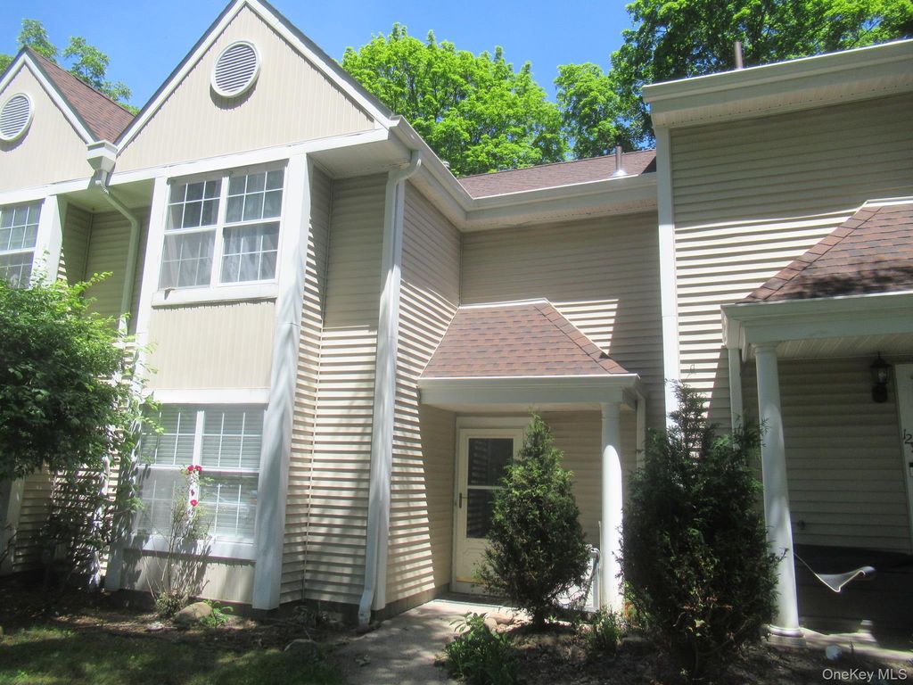 127 Creekside Circle, Spring Valley, NY 10977 — photo 3