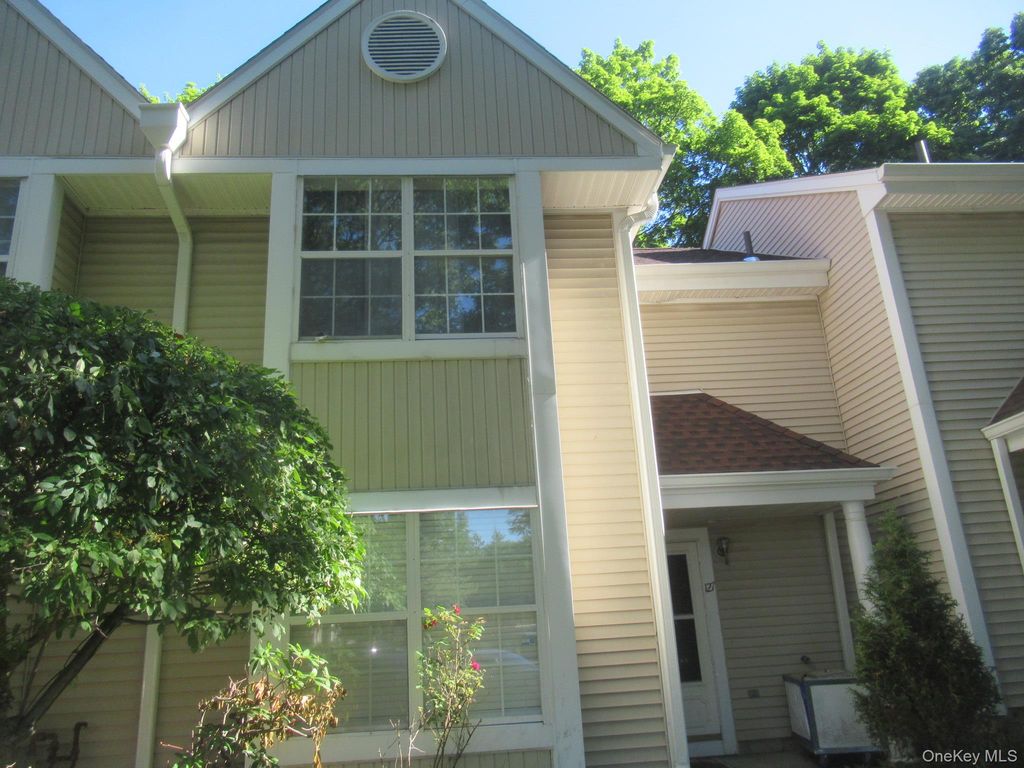 127 Creekside Circle, Spring Valley, NY 10977 — photo 5