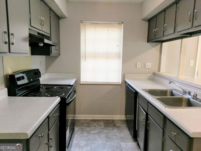 2566 Stratford Lane, Morrow, GA 30260