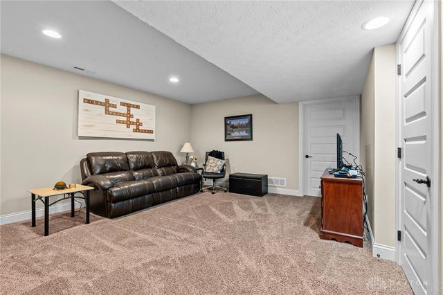 9330 Remington Hill Road, Springboro, OH 45458